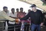 John Travolta left India and went to Moscow in Mumbai International Airport on 28th Sept 2010 (20).JPG